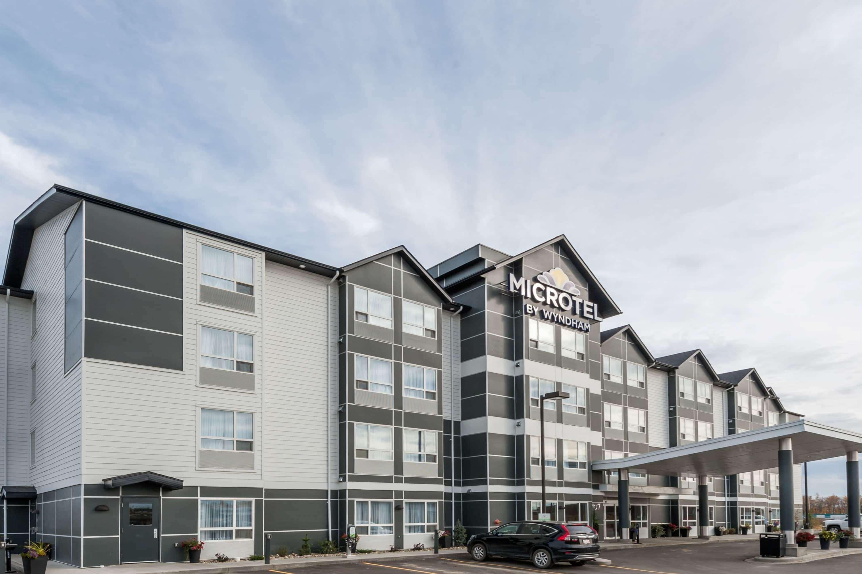 Microtel Inn & Suites By Wyndham Fort Saint John Fort St. John Экстерьер фото